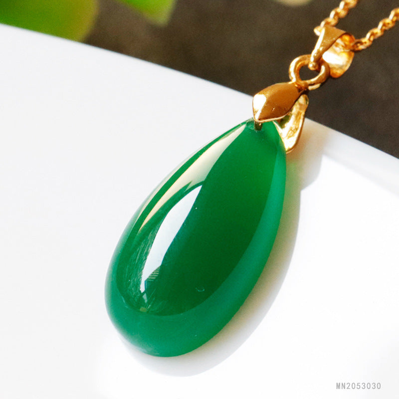 Collar Lágrima de Jade Verde | Colgante Dorado Elegante