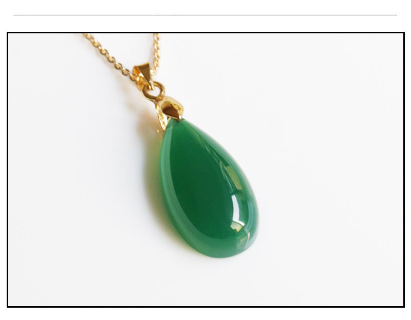 Collar Lágrima de Jade Verde | Colgante Dorado Elegante