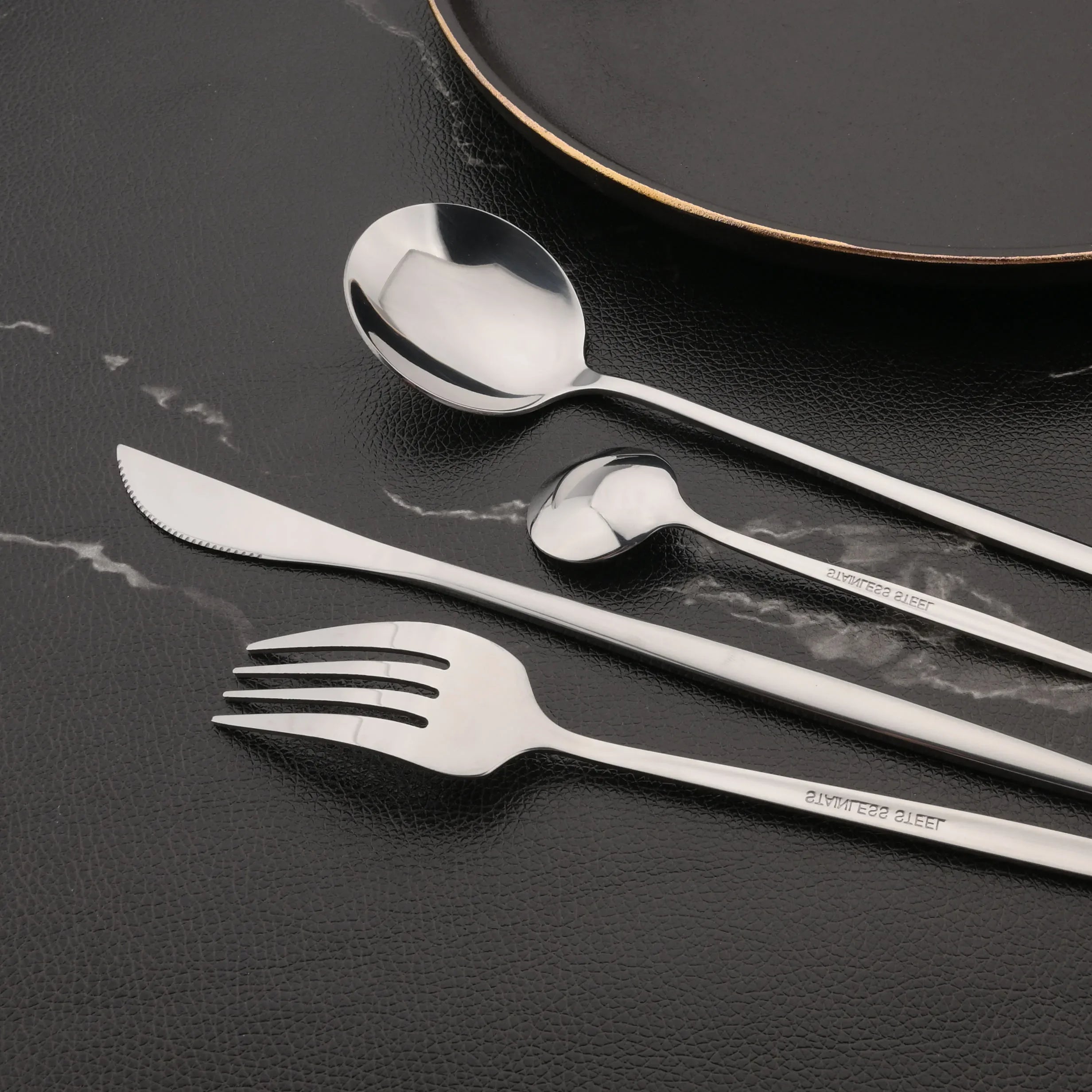 Set 6 Tenedores Dorados de Acero Inoxidable | Cubertería Elegante