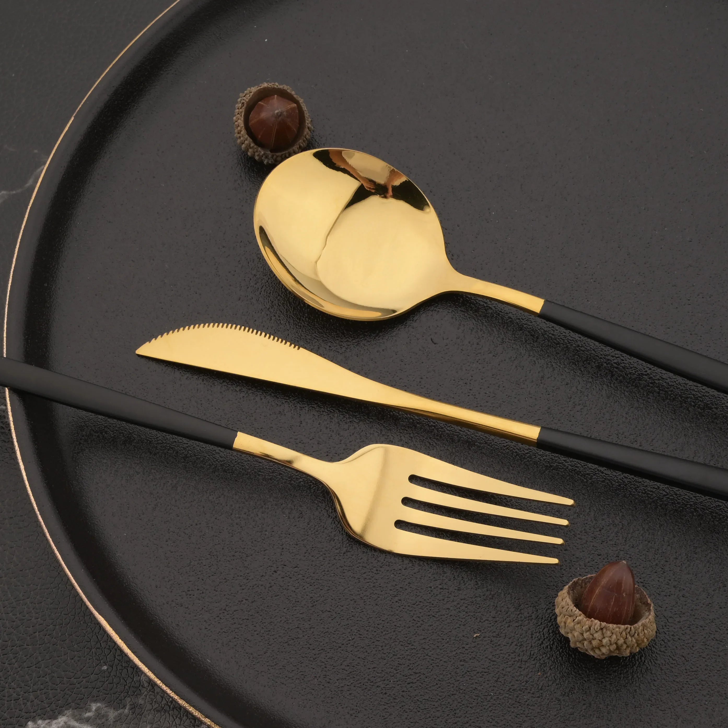Set 6 Tenedores Dorados de Acero Inoxidable | Cubertería Elegante