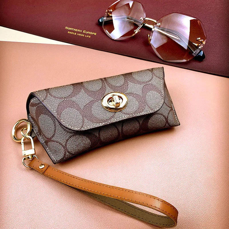 Funda para Gafas Retro con Colgante Dorado | Estuche Portátil